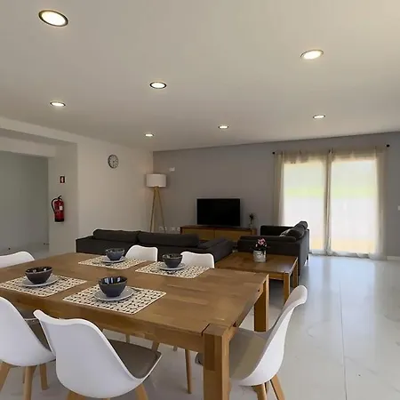 Modern Near بينيلا