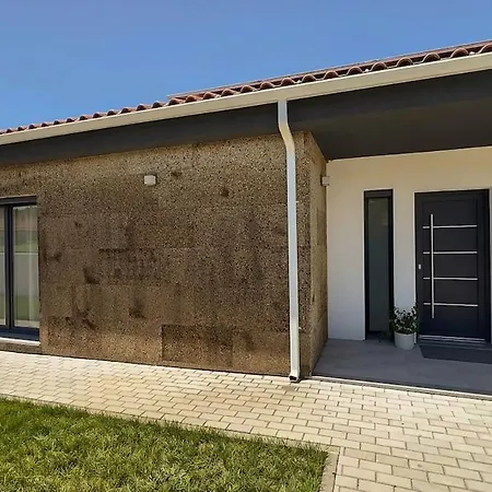 Modern Near بينيلا