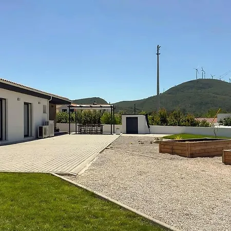 Modern Near بينيلا