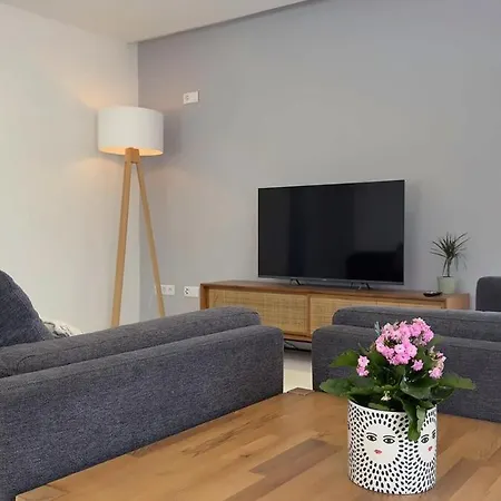 Modern Near بيت للعطل *