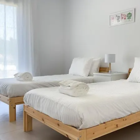 Modern Near بينيلا